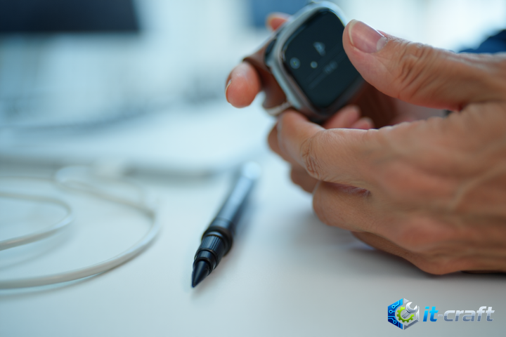 Фитнес-браслет не включается после разрядки: что делать